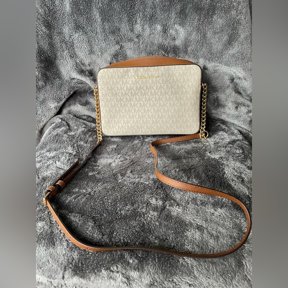 Michael Kors Jet Set LG EW Crossbody - Picture 5 of 6